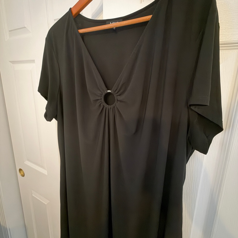 B.street plus size Women’s Black Short-Sleeve V-Neck Tunic Top with Ring Detail